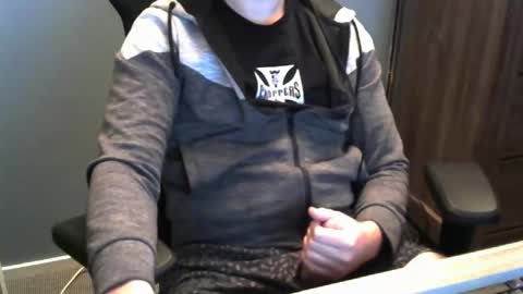 Snapshot of tomin3m chatting on 19, 10, 2025 tomin3m online show from 19, 10, 2025