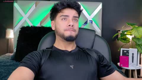 Snapshot of tommiduboiss chatting on 27, 11, 2025 Tommy Dubois online show from 27, 11, 2025