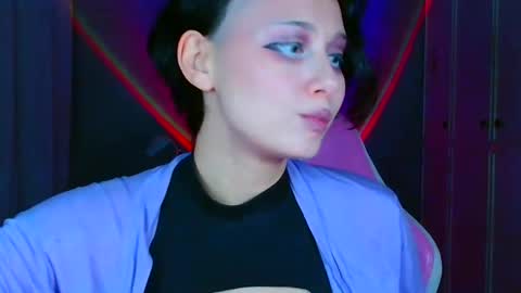 Snapshot of tommioo7 chatting on 18, 12, 2025 Galadriel online show from 18, 12, 2025