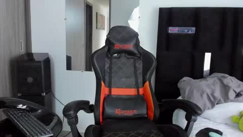 Snapshot of tommy_carlos chatting on 13, 2, 2025   online show from 13, 2, 2025