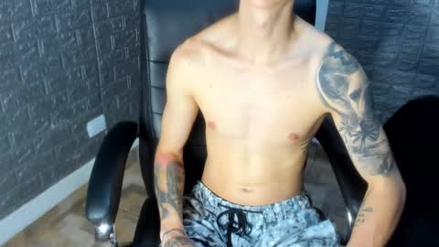 Snapshot of tommy_slater chatting on 26, 10, 2025 Tommy Slater online show from 26, 10, 2025