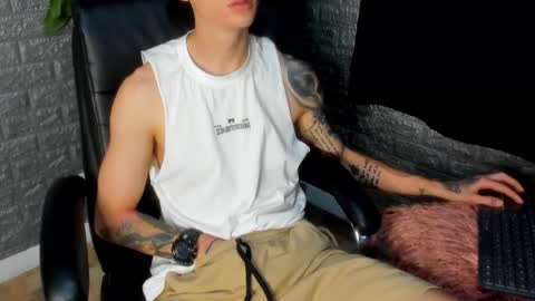 Snapshot of tommy_slater chatting on 12, 11, 2025 Tommy Slater online show from 12, 11, 2025