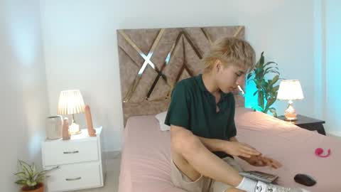 Snapshot of tommyfoxboy chatting on 4, 12, 2024 Tommy Foxboy online show from 4, 12, 2024