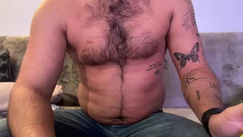 Snapshot of tommyjay32 chatting on 18, 11, 2025 tommyjay32 online show from 18, 11, 2025