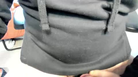 Snapshot of tommysmithjones82 chatting on 21, 10, 2025 tommysmithjones82 online show from 21, 10, 2025