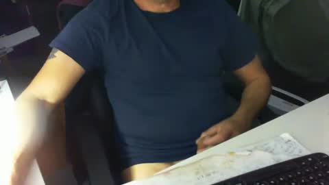 Snapshot of tomtom02029 chatting on 15, 11, 2025 Tom online show from 15, 11, 2025