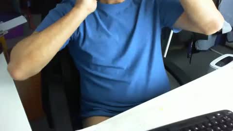 Snapshot of tomtom02029 chatting on 20, 11, 2025 Tom online show from 20, 11, 2025