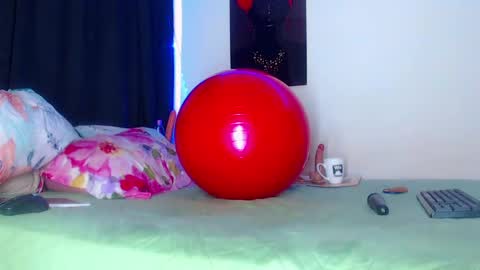 Snapshot of tomyjailen chatting on 4, 2, 2025 Tomyjailen online show from 4, 2, 2025