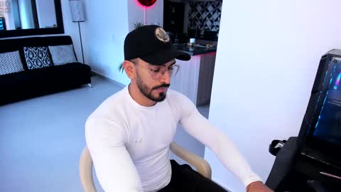 tony muscle1 online show from 17, 1, 2025