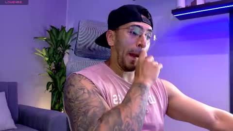 Snapshot of tony_muscle1 chatting on 25, 6, 2026 tony muscle1 online show from 25, 6, 2026