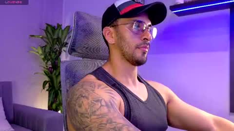 Snapshot of tony_muscle1 chatting on 29, 6, 2026 tony muscle1 online show from 29, 6, 2026