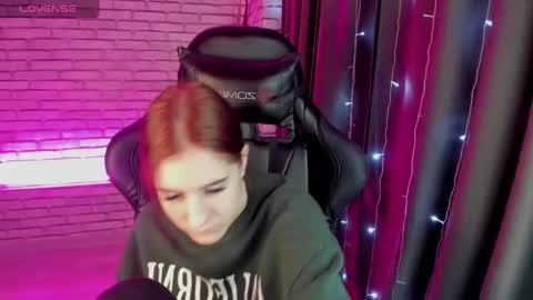 tonya_gray online show from 5, 1, 2025