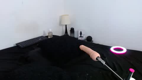 Snapshot of tonycollins_ chatting on 17, 12, 2025 Tony online show from 17, 12, 2025