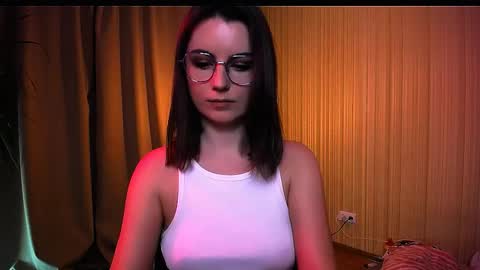 Snapshot of too_beautiful chatting on 26, 11, 2025 Elizabeth online show from 26, 11, 2025