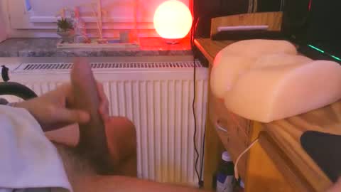 toohugeandstonedxoxo online show from 17, 10, 2025