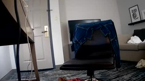 Snapshot of toomuchsmoke chatting on 7, 10, 2025 toomuchsmoke online show from 7, 10, 2025