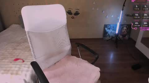 tori93_ online show from 17, 5, 2026