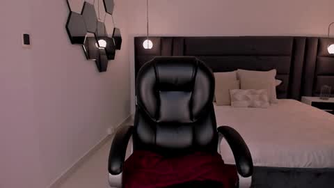 Tori Cross online show from 10, 3, 2025