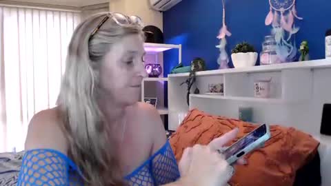 Snapshot of total_aussie_milfs chatting on 4, 2, 2025 Milly online show from 4, 2, 2025