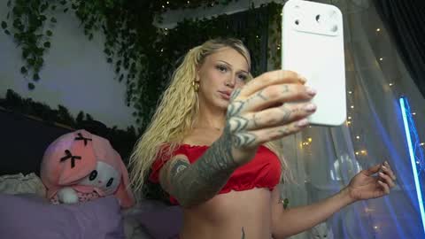 Snapshot of touch_me_if_you_can chatting on 14, 2, 2026 Aliana Vamboo online show from 14, 2, 2026