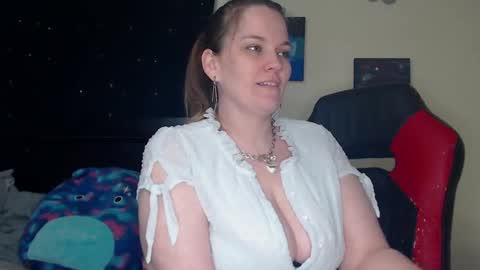 Lilly Miss Mistress Goddess Maam Queen Boss online show from 25, 1, 2025