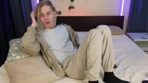 Snapshot of toxicpassion chatting on 2, 12, 2025 Max online show from 2, 12, 2025