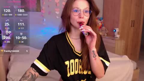 toxkiss online show from 5, 11, 2025