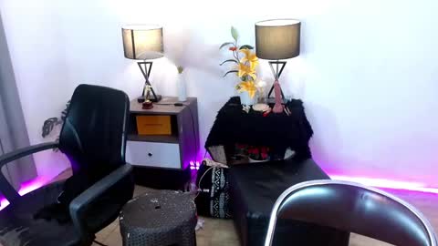 Selena the real cummer online show from 4, 1, 2025