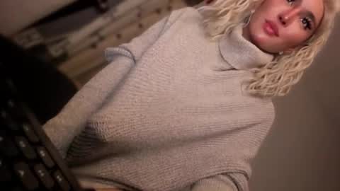 Snapshot of transnextdoor_ chatting on 2, 11, 2025 ALMIGHTY GODDESS VALENTINA online show from 2, 11, 2025