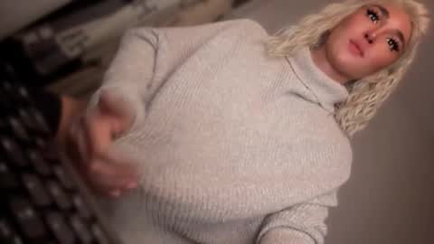 Snapshot of transnextdoor_ chatting on 9, 11, 2025 ALMIGHTY GODDESS VALENTINA online show from 9, 11, 2025