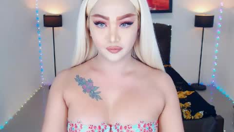 Snapshot of transplayfullolivia chatting on 17, 7, 2026 KYLIE BELLA TS online show from 17, 7, 2026