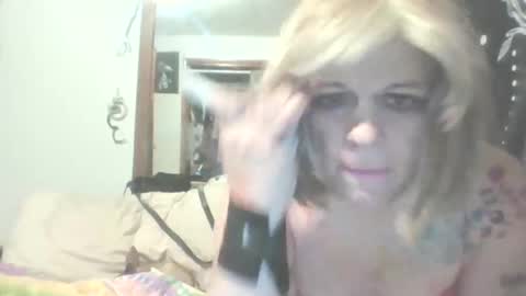 Snapshot of traphouseslutbunny4fun chatting on 7, 1, 2025 traphouseslutbunny4fun online show from 7, 1, 2025