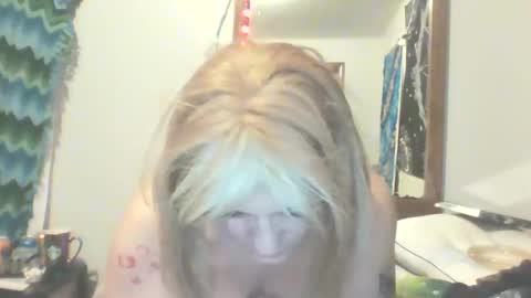 Snapshot of traphouseslutbunny4fun chatting on 10, 1, 2025 traphouseslutbunny4fun online show from 10, 1, 2025
