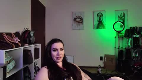 trapqueenskullcrush89 online show from 3, 3, 2026