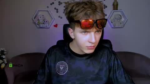 Travis online show from 18, 9, 2025