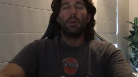 Snapshot of traviskenn chatting on 24, 4, 2026 TravisKenn online show from 24, 4, 2026