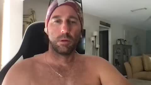Snapshot of traviskenn chatting on 15, 5, 2026 TravisKenn online show from 15, 5, 2026