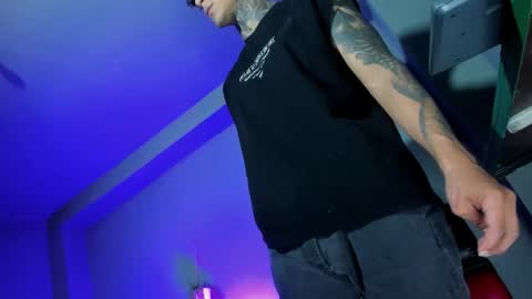 TRAV - INDEPENDENT MODEL online show from 21, 9, 2025