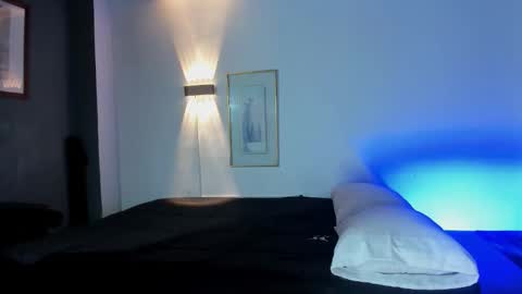 TRAV - INDEPENDENT MODEL online show from 30, 11, 2025