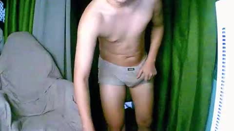 Snapshot of trebz_01 chatting on 21, 12, 2025 trebz_01 online show from 21, 12, 2025