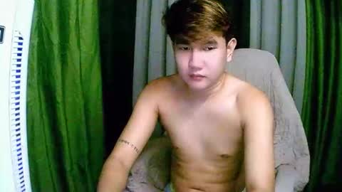 Snapshot of trebz_01 chatting on 22, 12, 2025 trebz_01 online show from 22, 12, 2025