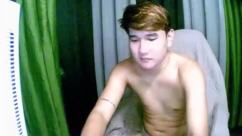 Snapshot of trebz_01 chatting on 23, 12, 2025 trebz_01 online show from 23, 12, 2025