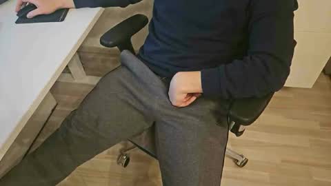 tree1989 online show from 4, 1, 2025