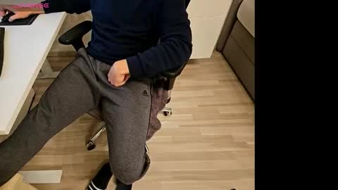 tree1989 online show from 17, 9, 2025