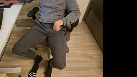 tree1989 online show from 14, 10, 2025