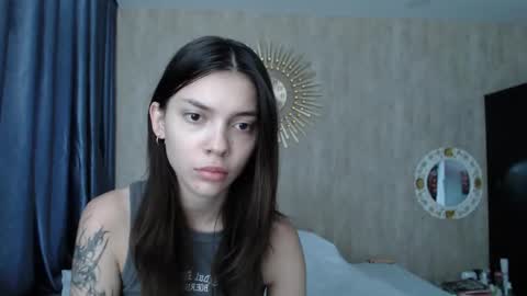 Snapshot of treezyny chatting on 26, 12, 2024 Sarah And Jon online show from 26, 12, 2024