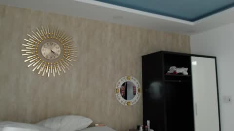 Snapshot of treezyny chatting on 27, 12, 2024 Sarah And Jon online show from 27, 12, 2024