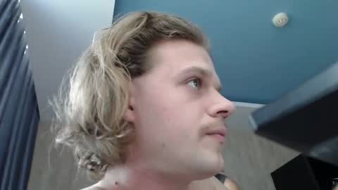 Snapshot of treezyny chatting on 31, 12, 2024 Sarah And Jon online show from 31, 12, 2024