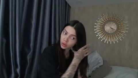 Snapshot of treezyny chatting on 4, 1, 2025 Sarah And Jon online show from 4, 1, 2025