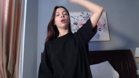 Snapshot of treezyny chatting on 4, 3, 2025 Sarah And Jon online show from 4, 3, 2025